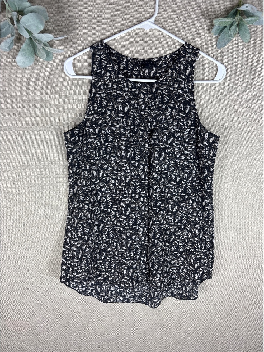 Theory > Black and White Patterned Silk Sleeveless Button Down Blouse Small